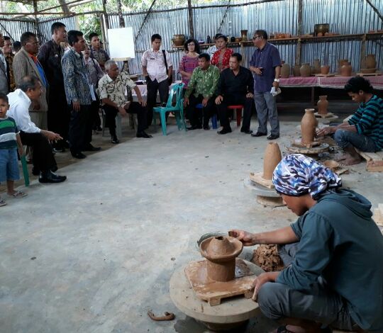 Bupati/Wakil Bupati Tobasa Kunjungi Pengrajin Keramik Partobuna