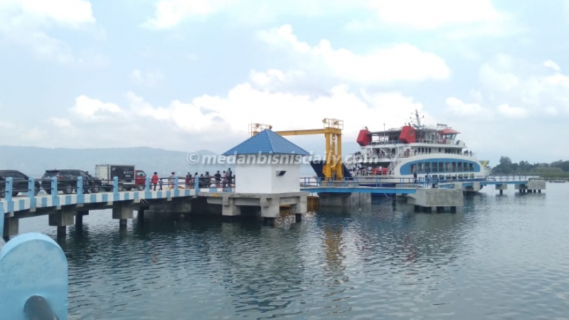 KMP Ihan Batak I Bersandar Di Pelabuhan.
(tumpal Sijabat/dok)
