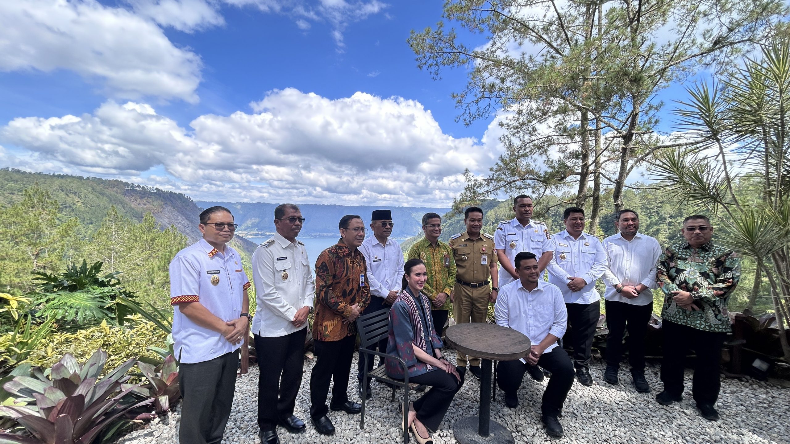 Menparekraf Kunjungi Kaldera Toba: Satukan Langkah Wujudkan Destinasi Wisata Berkelas Dunia